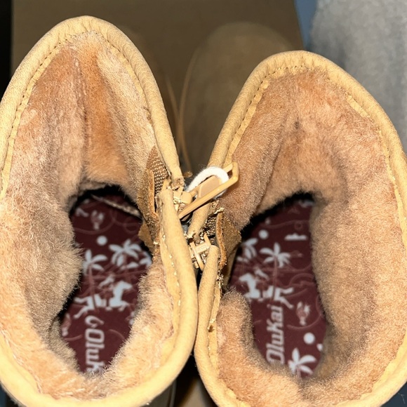 Olukai Pa’ina Hulu suede boots (BOTH PAIR AS A SET!) - Picture 5 of 12